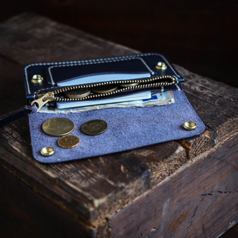 Leather trucker wallet mid blue with cash